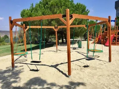 Holzschaukel — Elysee
