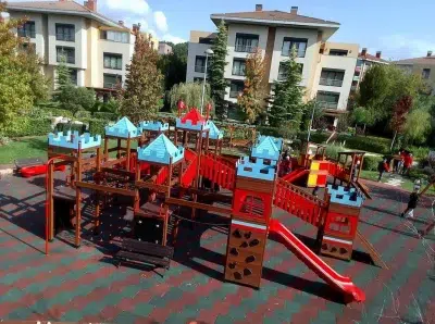 Gesamtansicht des Spielplatzes — Elysee