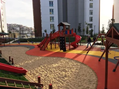 Gesamtansicht des Spielplatzes — Elysee