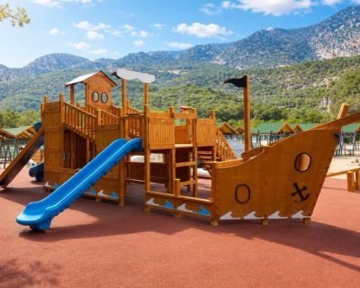 Gemi temalı ahşap oyun parkı — Elysee