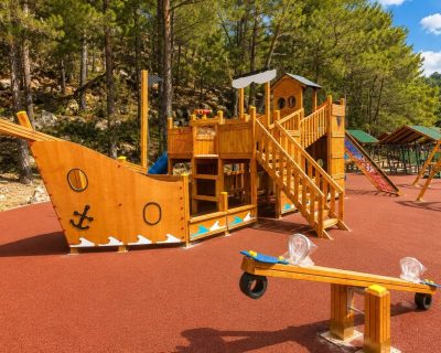 Gemi temalı ahşap oyun parkı — Elysee