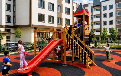 Kale temalı ahşap oyun parkı — Elysee