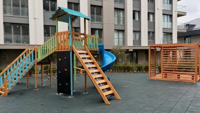 Ahşap tırmanma ve denge parkuru — Elysee