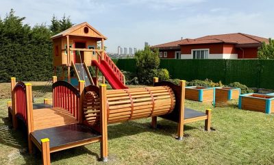 Ahşap oyun parkında geçiş tüneli — Elysee