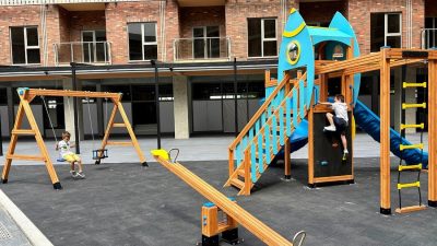 Roket temalı ahşap oyun parkı — Elysee