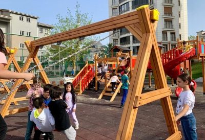 Çocuklar için tırmanma ve denge oyunu — Elysee