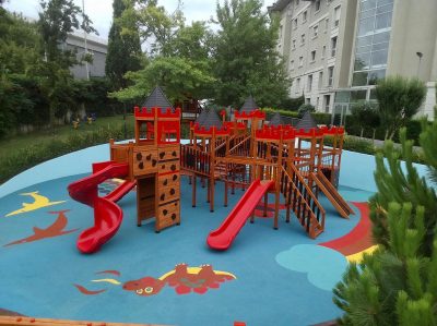 Ahşap oyun alanına üstten bakış — Elysee