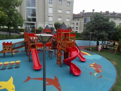 Ahşap oyun alanına üstten bakış — Elysee