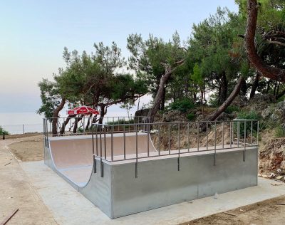Açık hava skatepark ve kaykay rampaları — Elysee