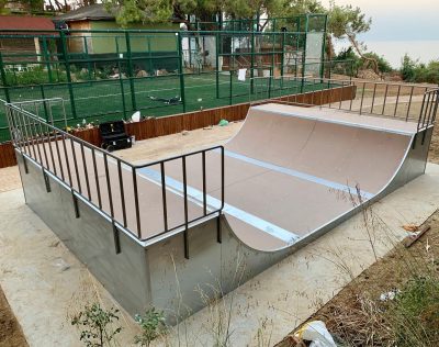 Açık hava skatepark ve kaykay rampaları — Elysee