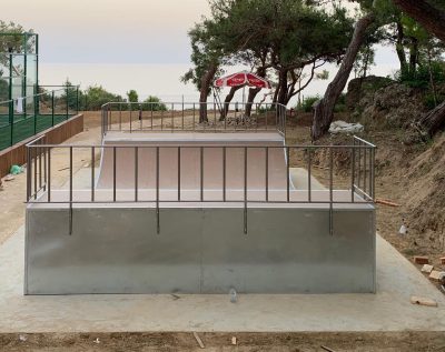 Açık hava skatepark ve kaykay rampaları — Elysee