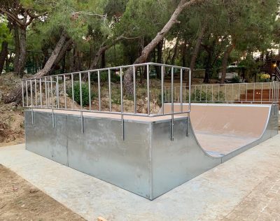 Açık hava skatepark ve kaykay rampaları — Elysee